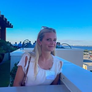 Meet your Posher, Alexia